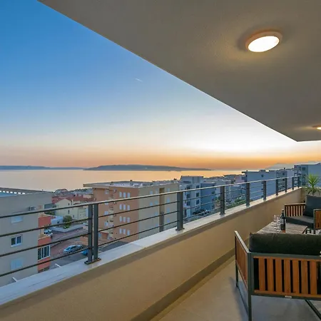 18 Apartment *