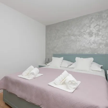 18 Apartment *