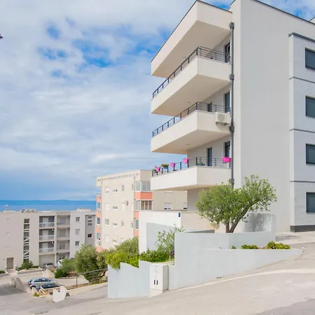 18 * Makarska