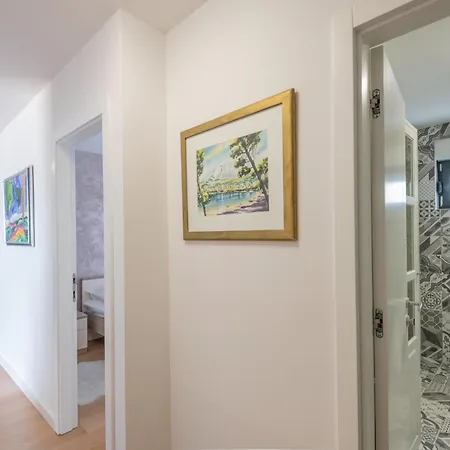 Apartment 18 *