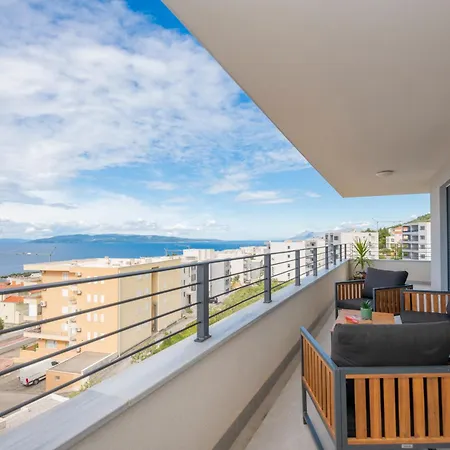 18 Apartment *