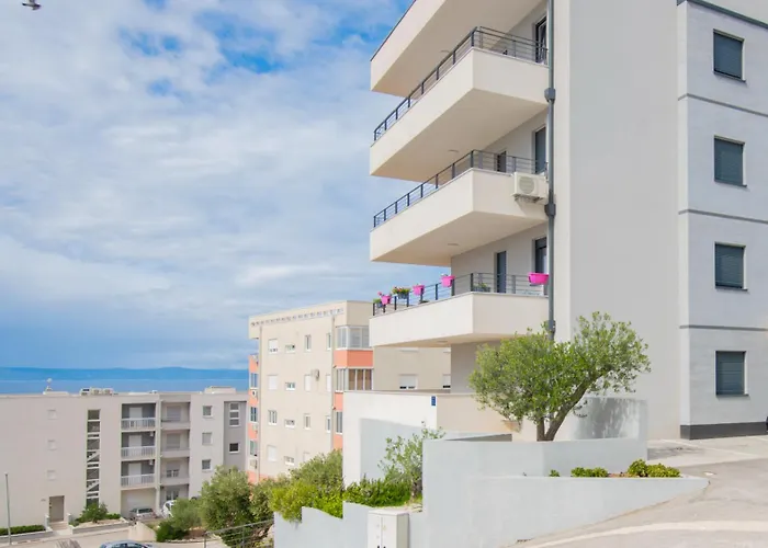 18 * Makarska