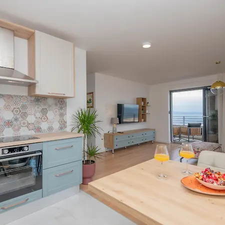 Apartament 18 *