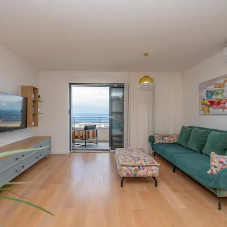 18 * Makarska