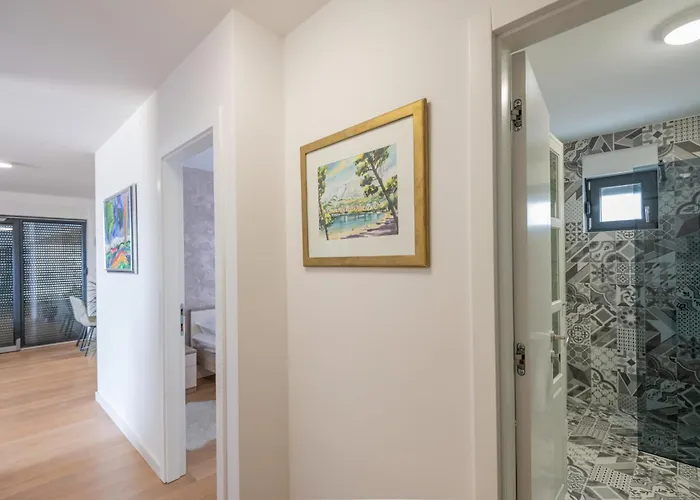 Apartment 18 *